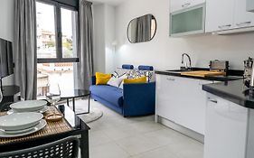 Modern Wave Escape Apartment With Private Parking And Rooftop Pool By Namaste Elite